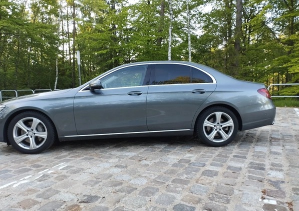 Mercedes-Benz Klasa E cena 139000 przebieg: 161000, rok produkcji 2016 z Koszalin małe 277
